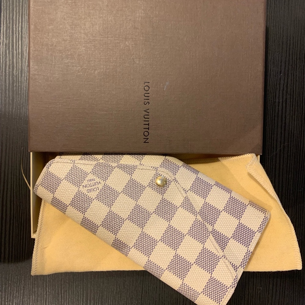 Louis Vuitton josephine wallet